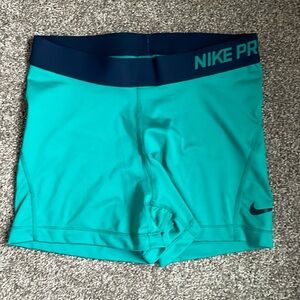 Nike Pro bike shorts size M